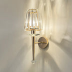 Applique murale élégante en métal doré lisse et cristal