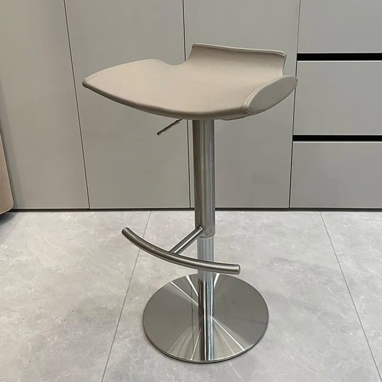 Tabourets de bar pivotants modernes réglables en similicuir