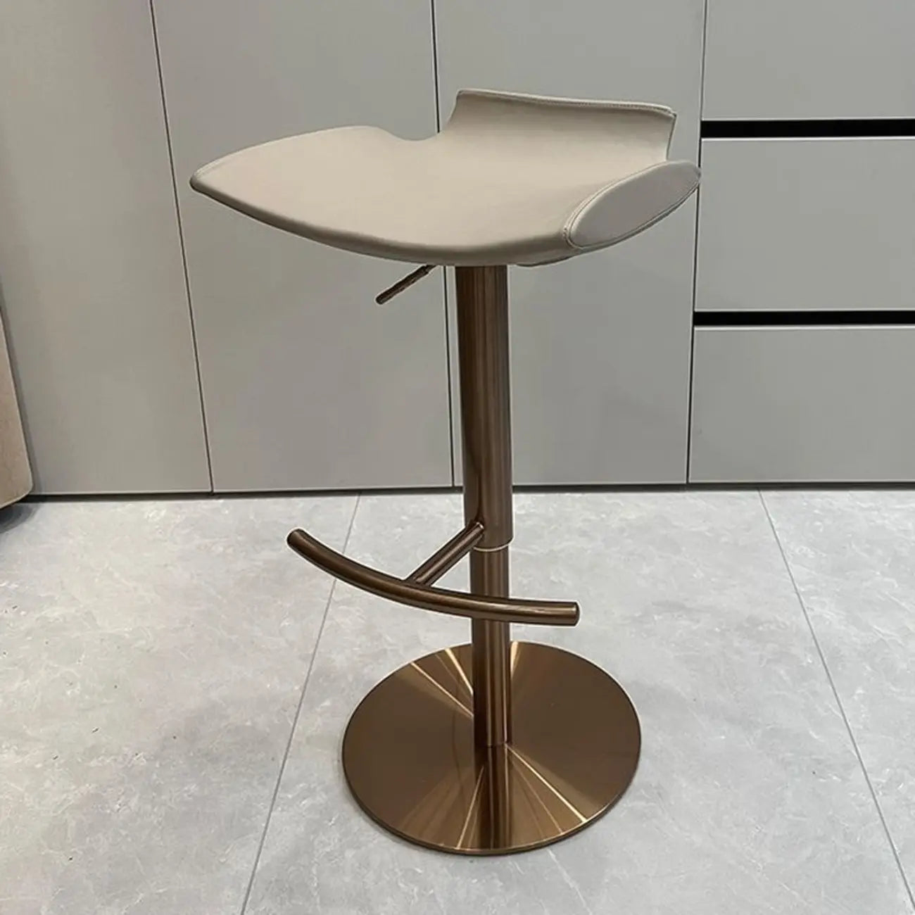 Tabourets de bar pivotants modernes réglables en similicuir