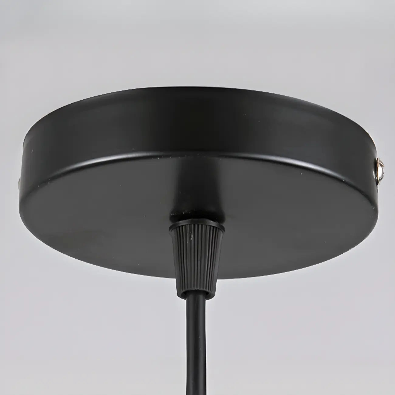 Suspension industrielle noire à 1/3 lumière pour îlot de cuisine