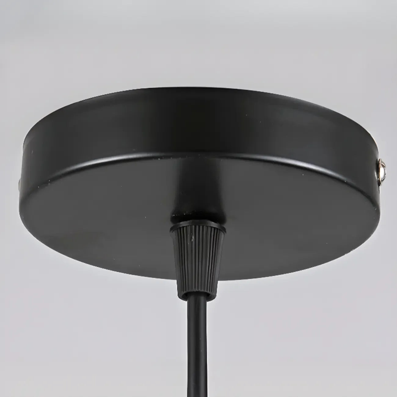Suspension industrielle noire à 1/3 lumière pour îlot de cuisine