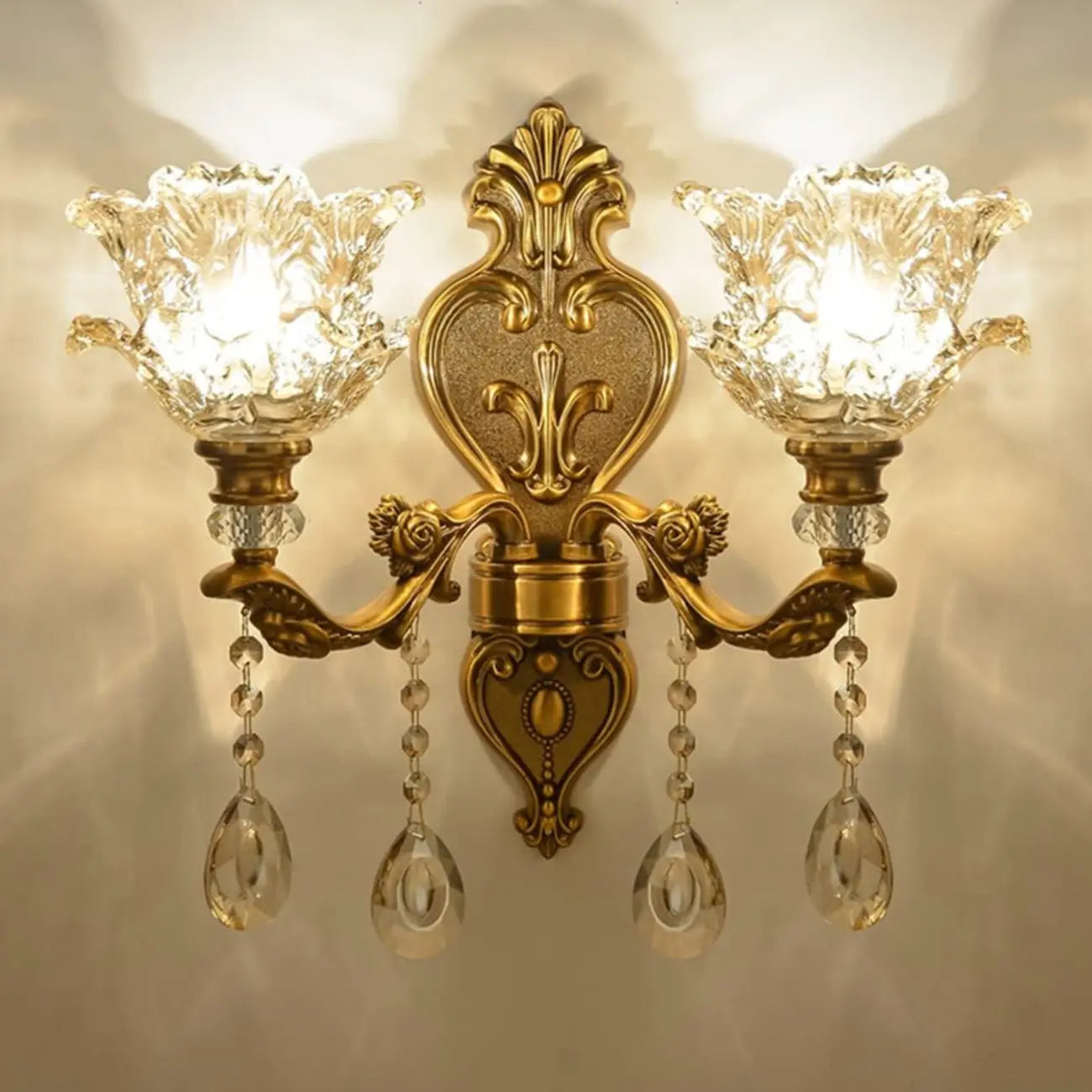 Applique da parete geometrica in ottone anticato per interni