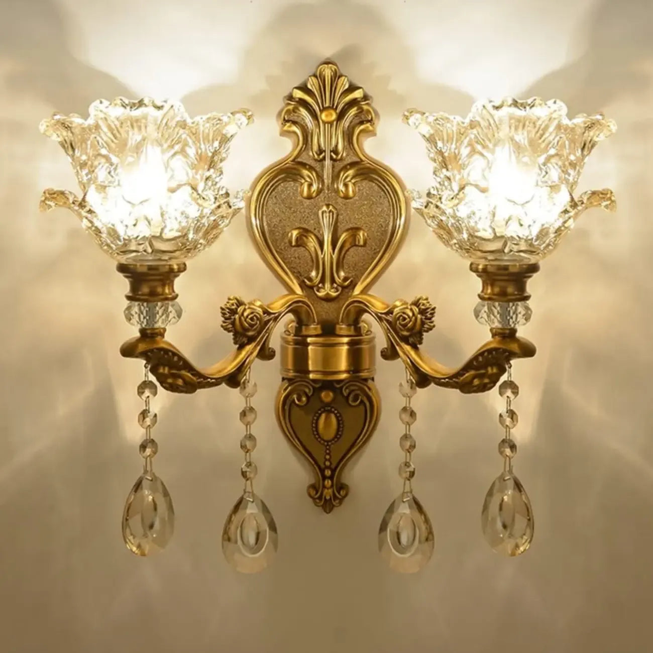 Applique da parete geometrica in ottone anticato per interni