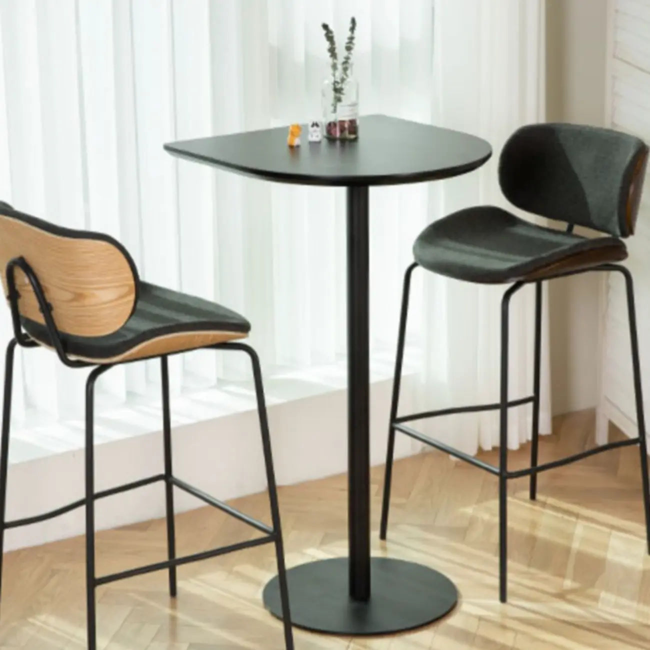 Table de bar carrée minimaliste noire avec piètement en métal pour 2 places