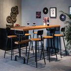 Tables de bar industrielles en bois brun avec plateau fixe et pieds en métal