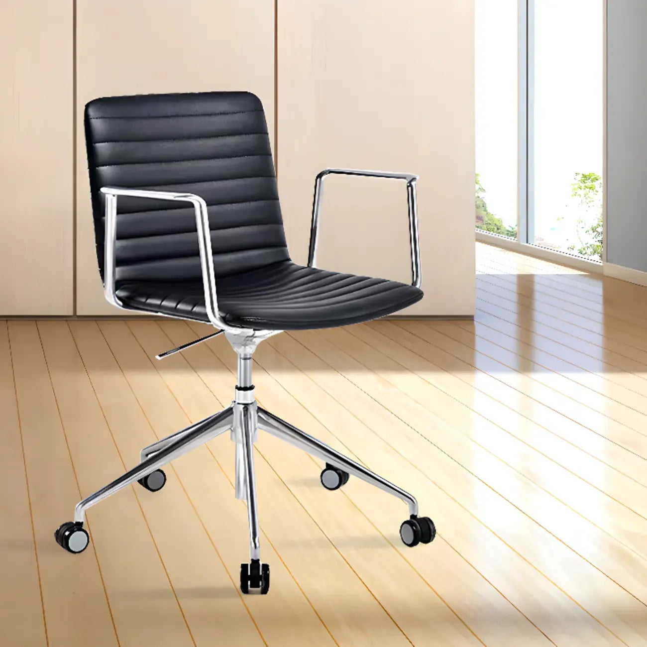 Chaise de bureau pivotante réglable en cuir noir et métal, moderne et élégante