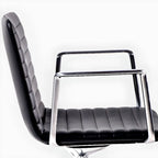 Chaise de bureau pivotante réglable en cuir noir et métal, moderne et élégante