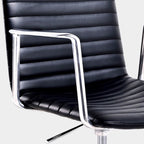 Chaise de bureau pivotante réglable en cuir noir et métal, moderne et élégante