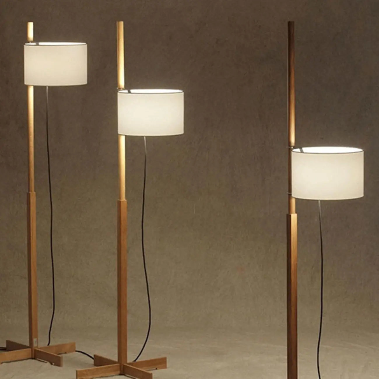 Lampadaire moderne en bois avec abat-jour en tissu, à brancher, pour salon