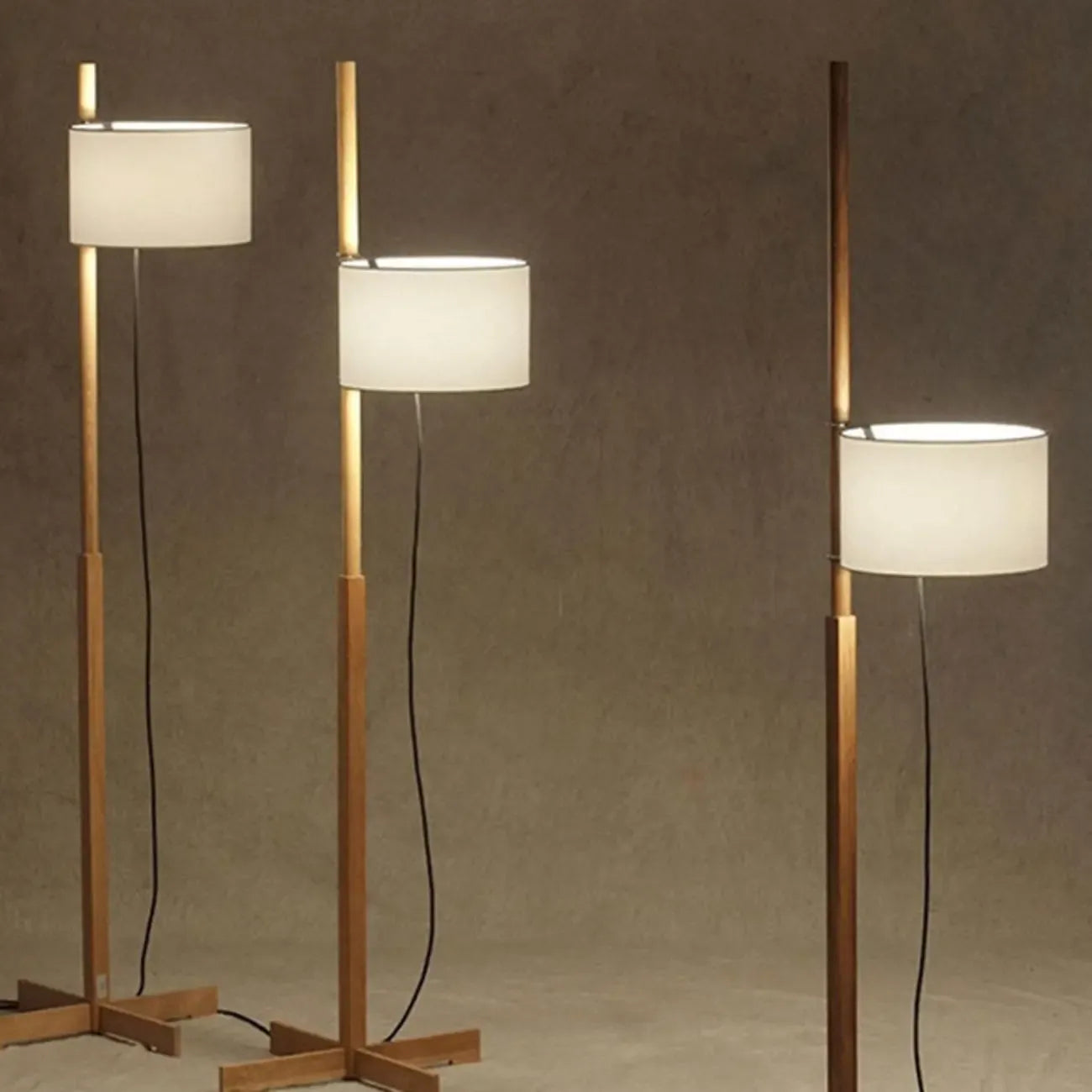 Lampadaire moderne en bois avec abat-jour en tissu, à brancher, pour salon