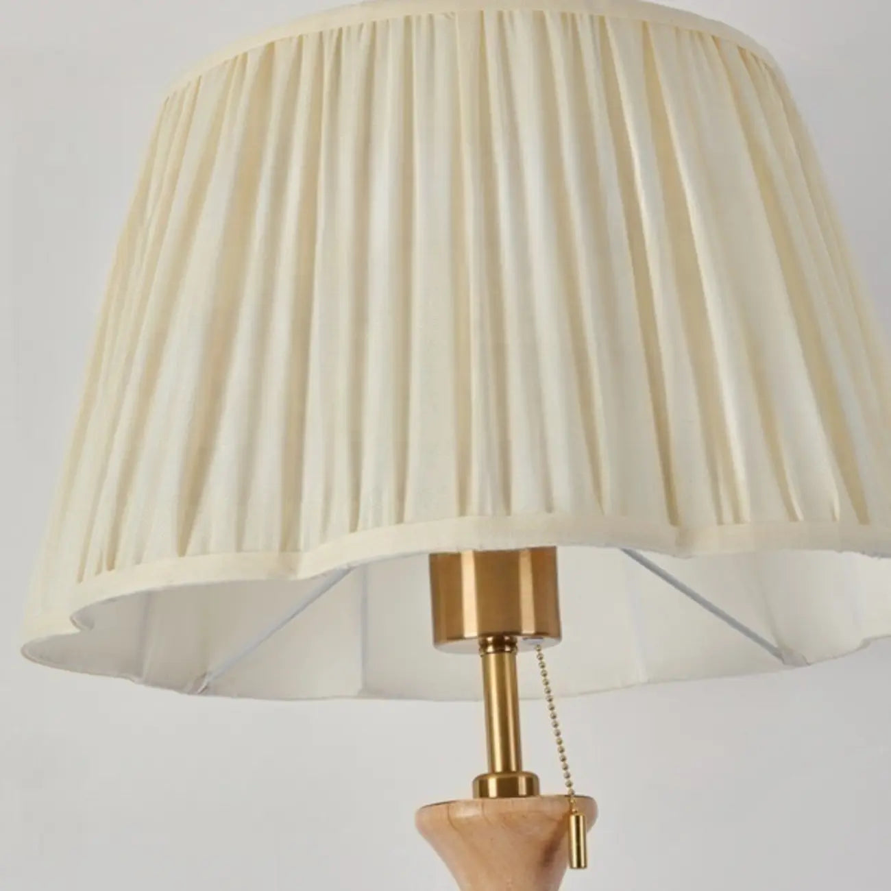 Lampadaire traditionnel en bois de 62 cm de haut avec abat-jour en tissu