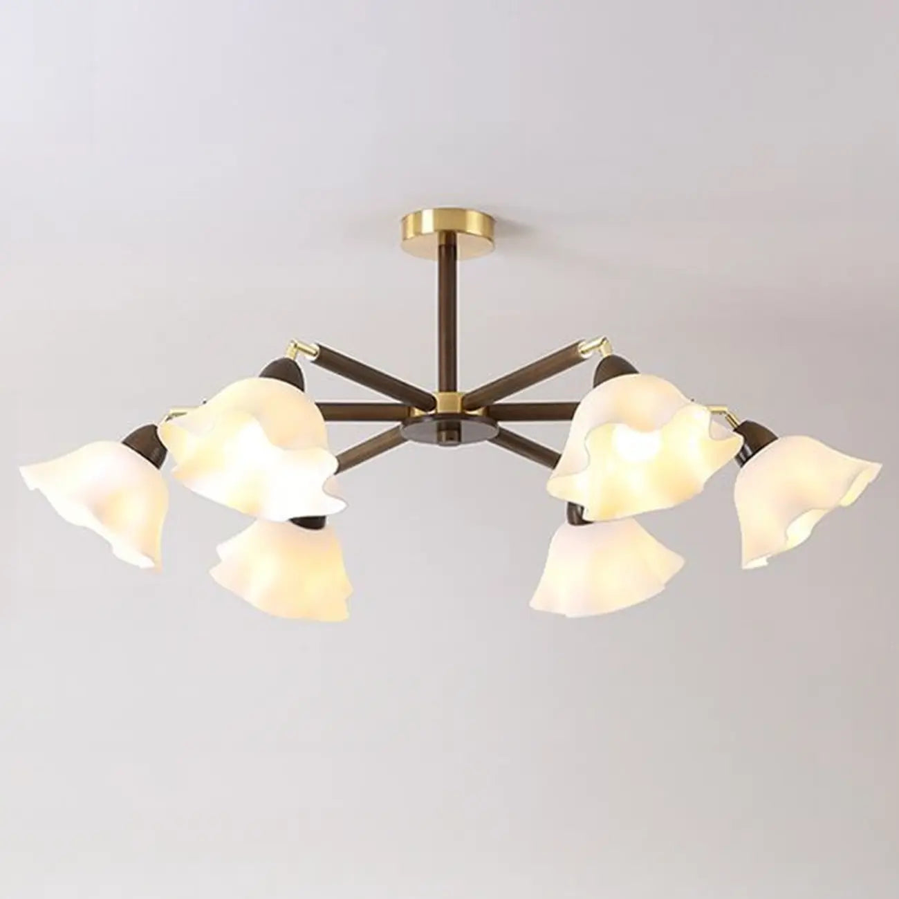 Plafonnier semi-encastré élégant en bois avec abat-jour en verre à motif floral.