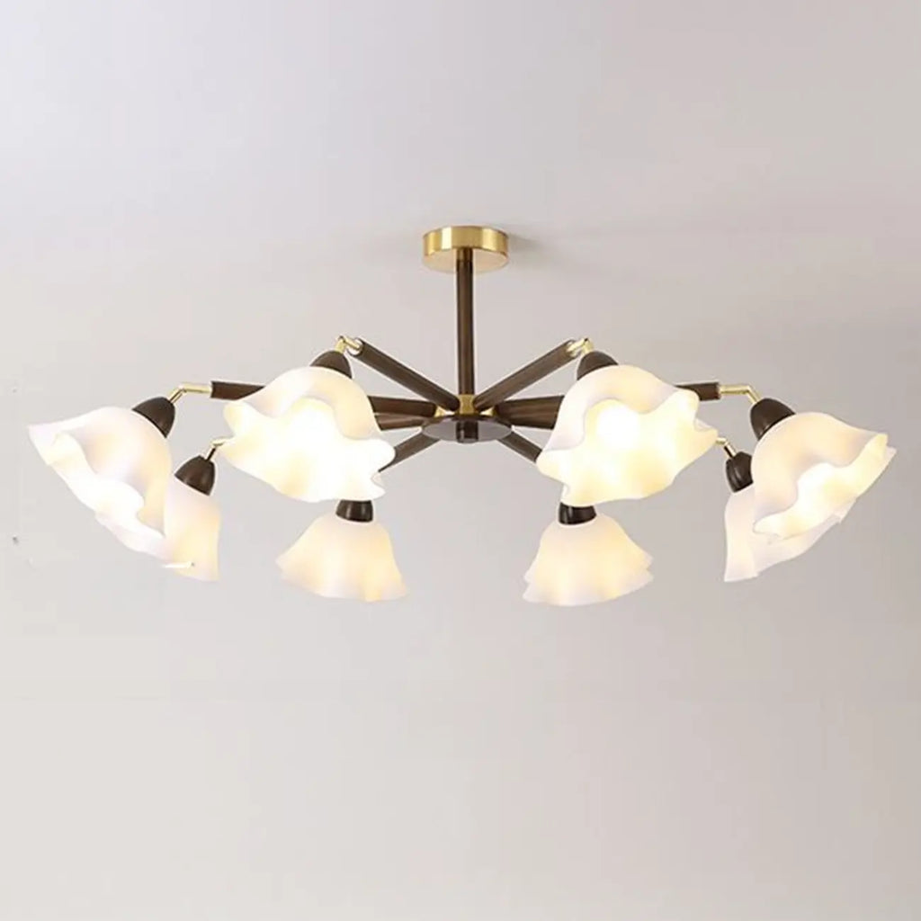 Plafonnier semi-encastré élégant en bois avec abat-jour en verre à motif floral.