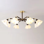 Plafonnier semi-encastré élégant en bois avec abat-jour en verre à motif floral.