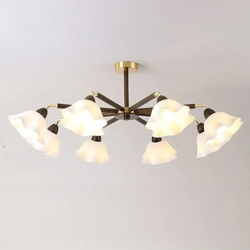 Plafonnier semi-encastré élégant en bois avec abat-jour en verre à motif floral.