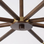 Plafonnier semi-encastré élégant en bois avec abat-jour en verre à motif floral.