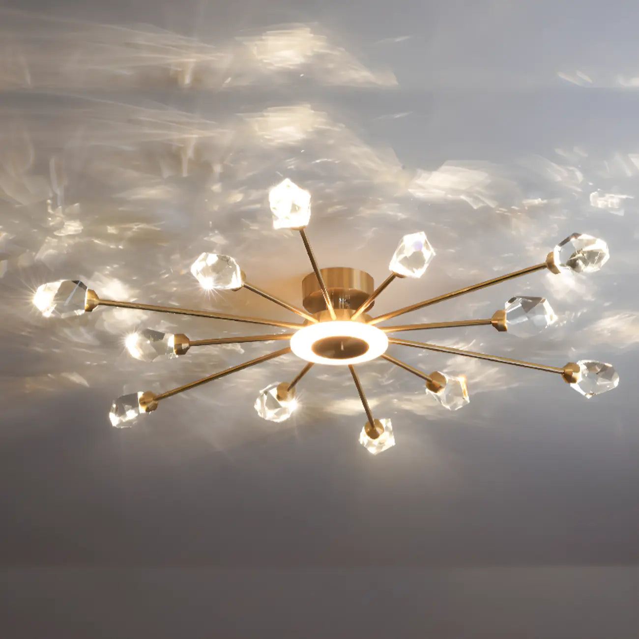 Plafonnier LED semi-encastré à intensité variable en cristal Sputnik doré