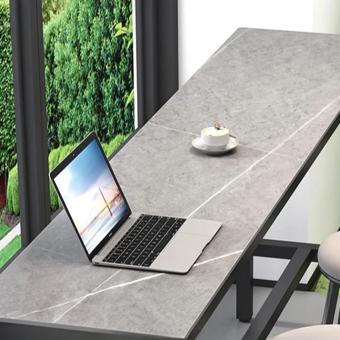 Tables de bar modernes en quartz gris avec pieds en métal
