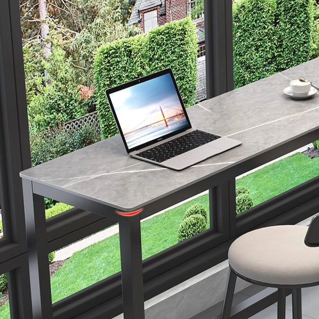 Tables de bar modernes en quartz gris avec pieds en métal