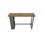 Table haute de bar industrielle en bois brun avec piètement en métal et étagères