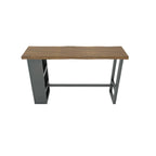 Table haute de bar industrielle en bois brun avec piètement en métal et étagères