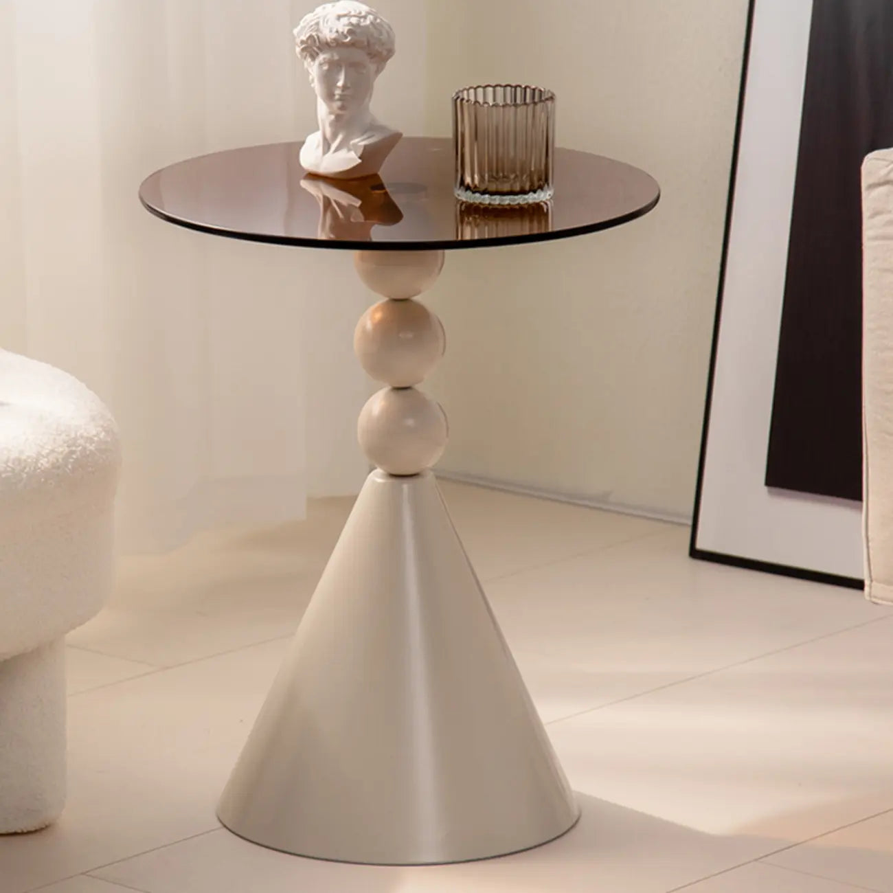 Élégante table d'appoint ronde en verre avec pied central en fer