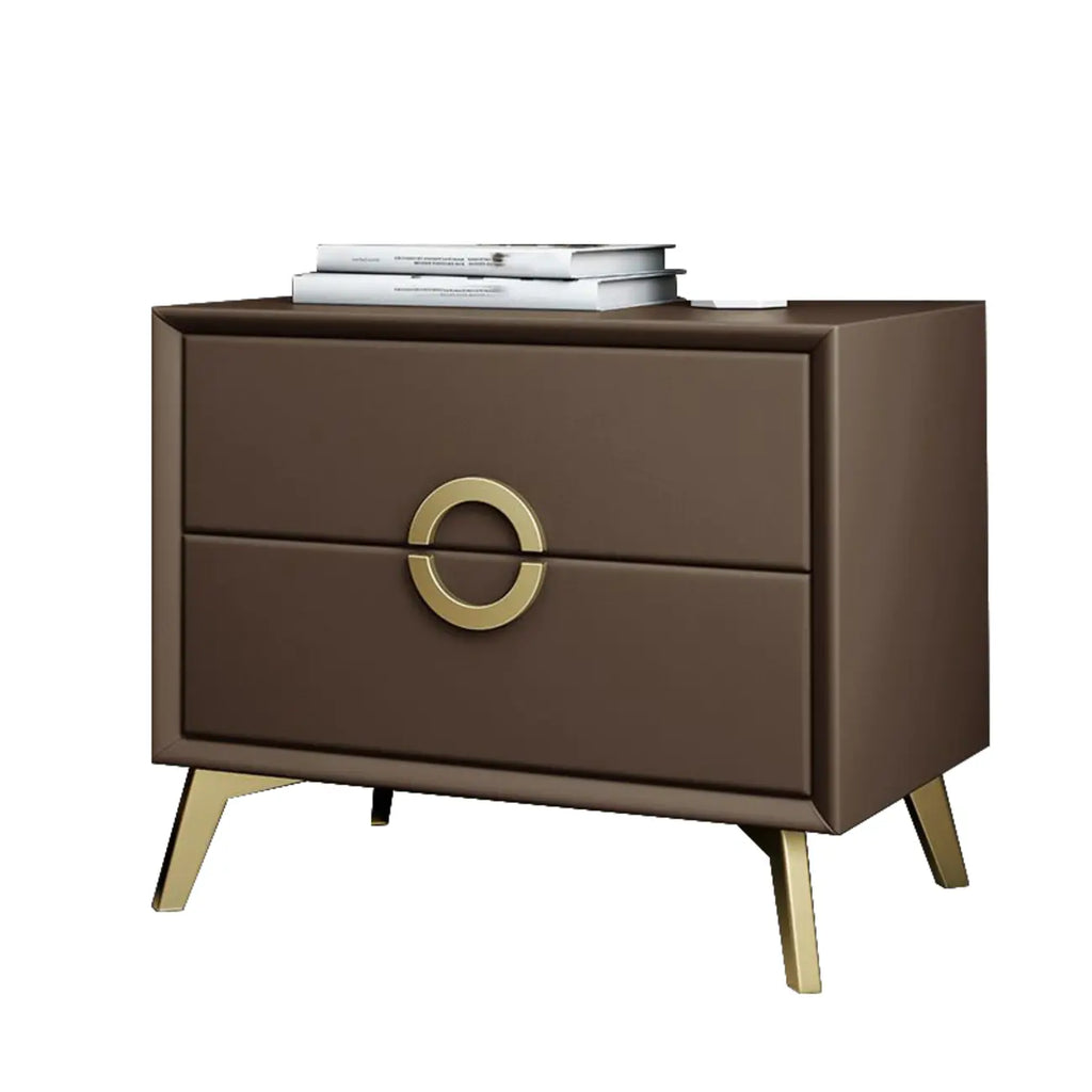Table de chevet chic en cuir kaki avec détails dorés, à 2 tiroirs