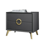 Table de chevet chic en cuir kaki avec détails dorés, à 2 tiroirs