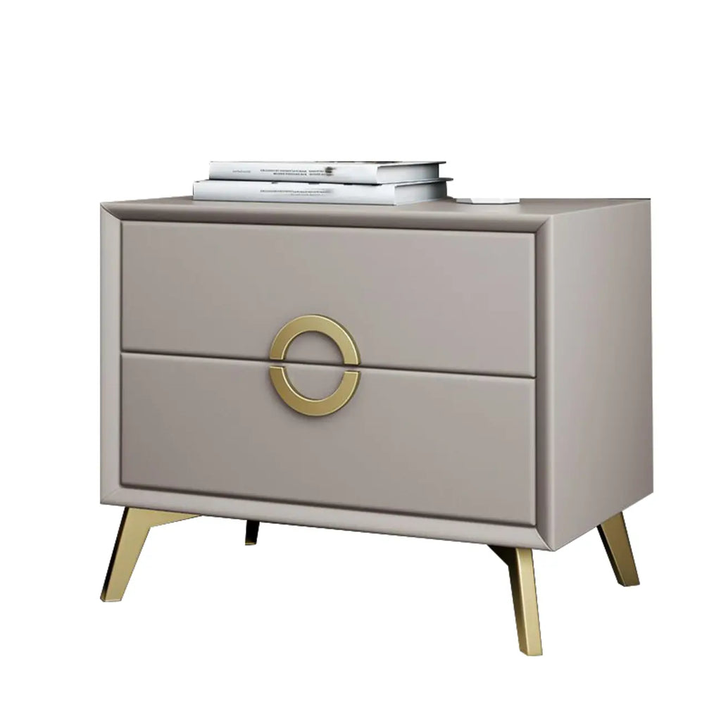 Table de chevet chic en cuir kaki avec détails dorés, à 2 tiroirs