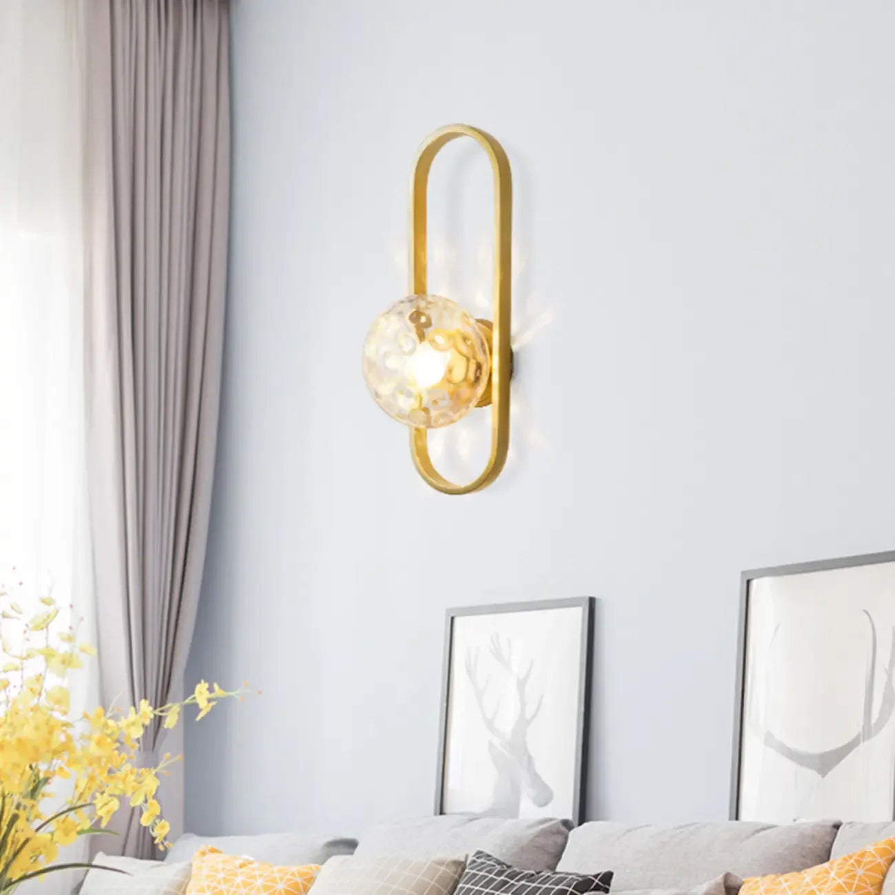 Applique murale artistique en laiton avec sphère en verre pour salon