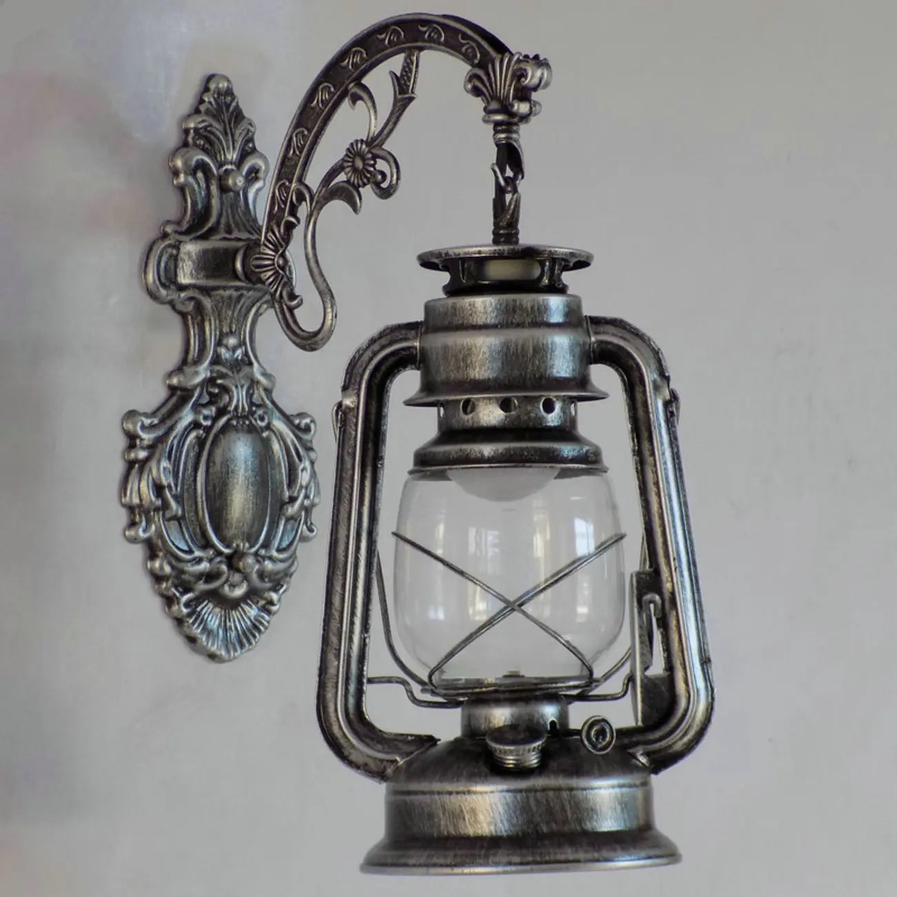 Applique murale d'extérieur industrielle avec abat-jour en verre argenté
