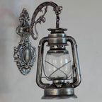 Applique murale d'extérieur industrielle avec abat-jour en verre argenté