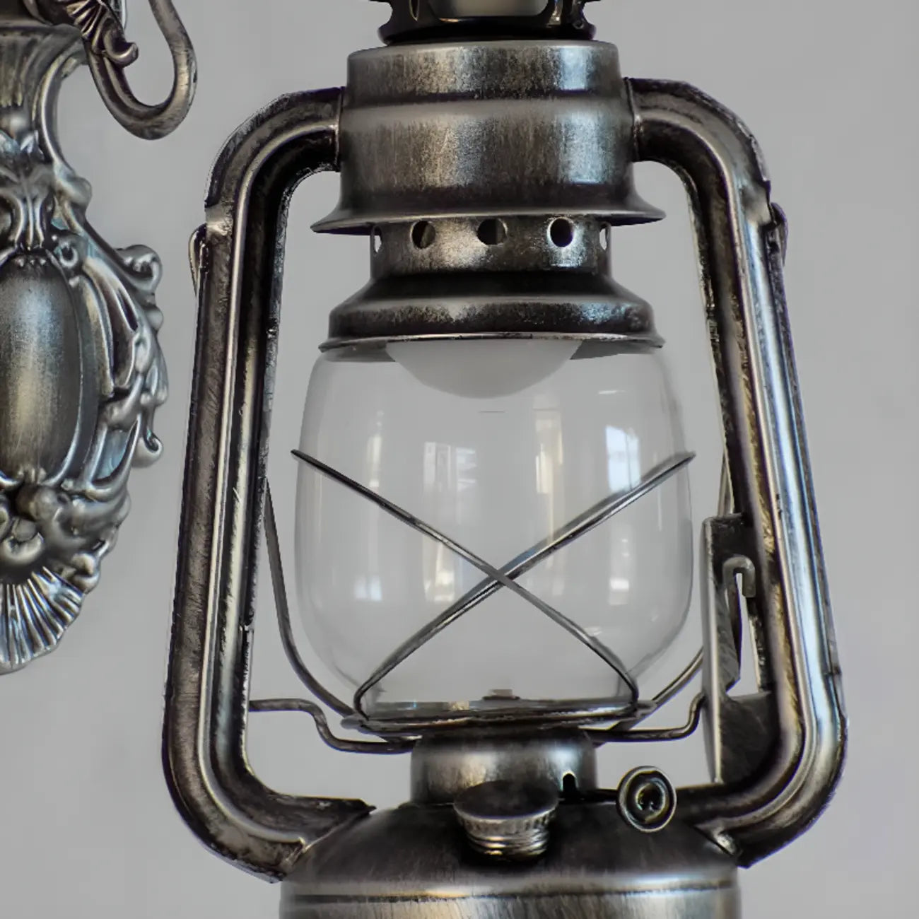 Applique murale d'extérieur industrielle avec abat-jour en verre argenté