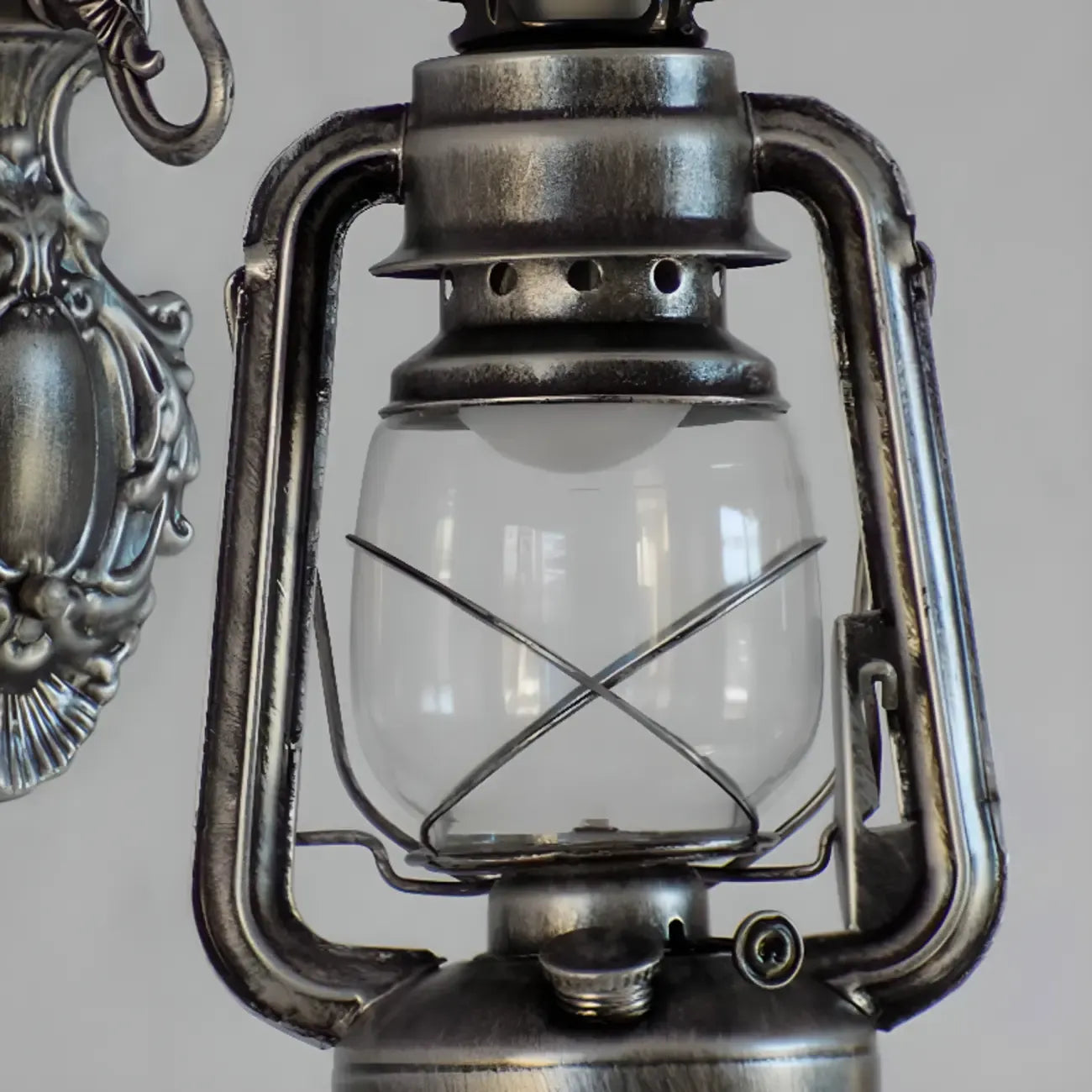 Applique murale d'extérieur industrielle avec abat-jour en verre argenté