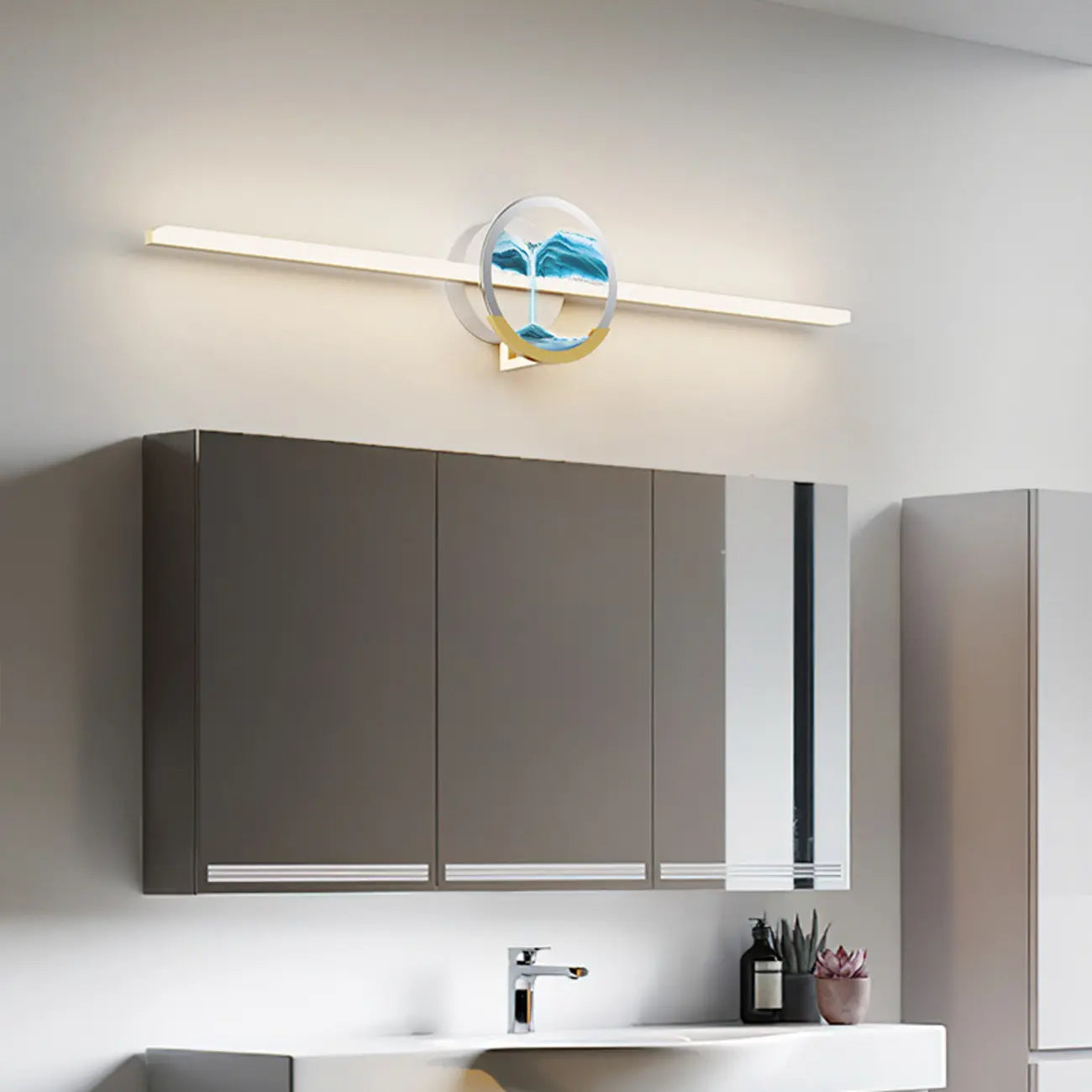 Applique murale de salle de bain en verre à intensité variable avec LED intégrée