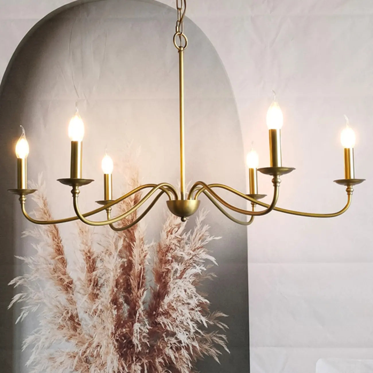 Lampadario classico a candelabro dorato regolabile in altezza