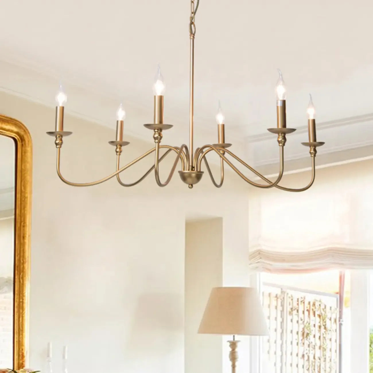 Lampadario classico a candelabro dorato regolabile in altezza