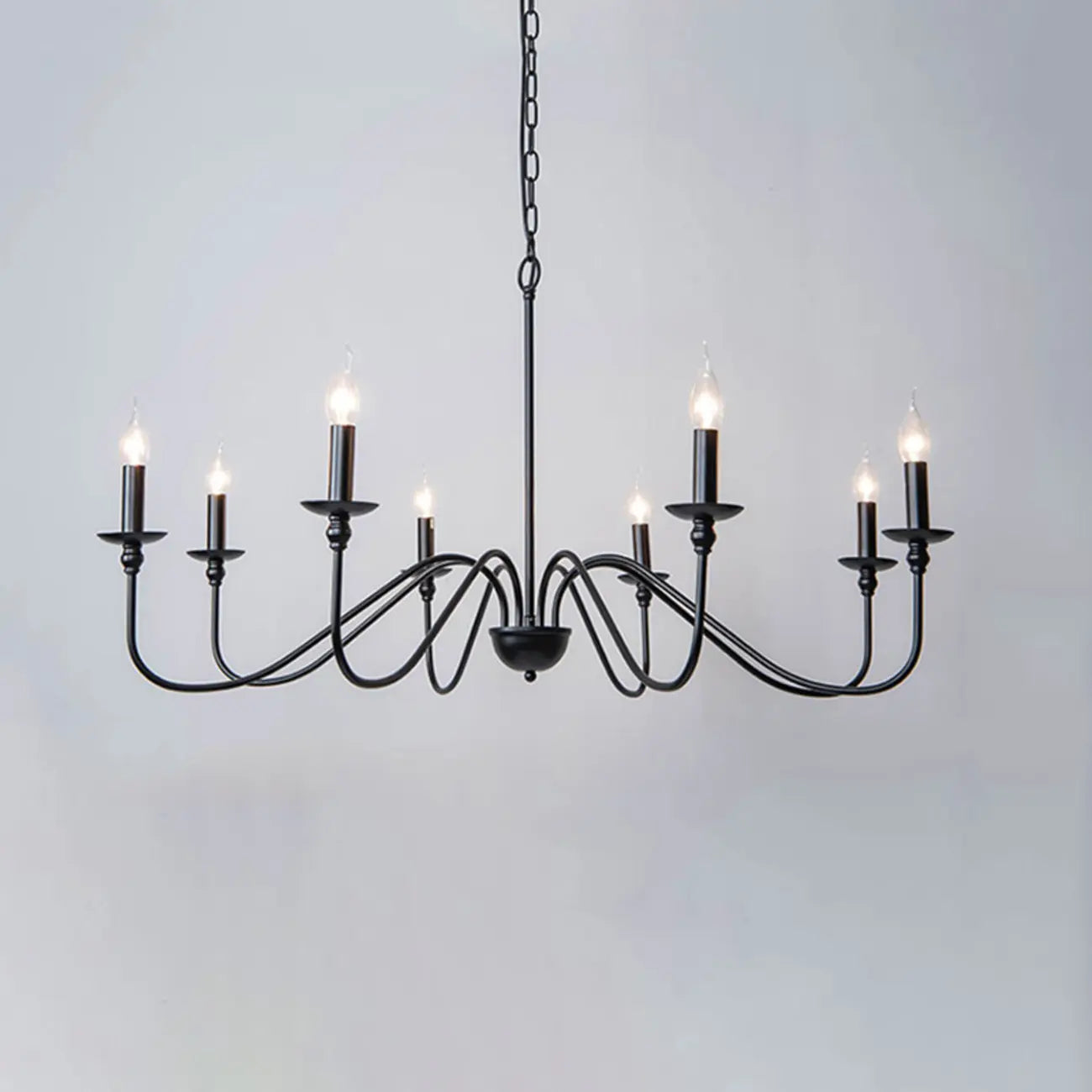 Lampadario classico a candelabro dorato regolabile in altezza