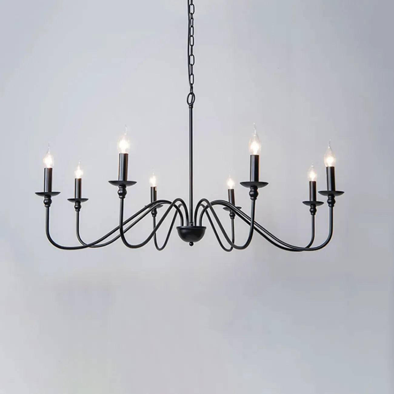 Lampadario classico a candelabro dorato regolabile in altezza