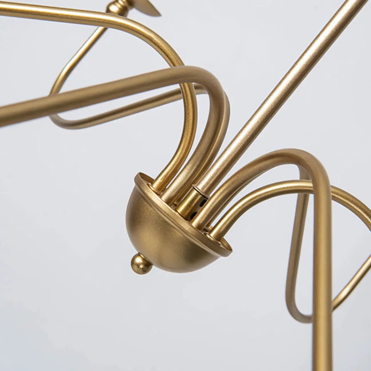 Lampadario classico a candelabro dorato regolabile in altezza