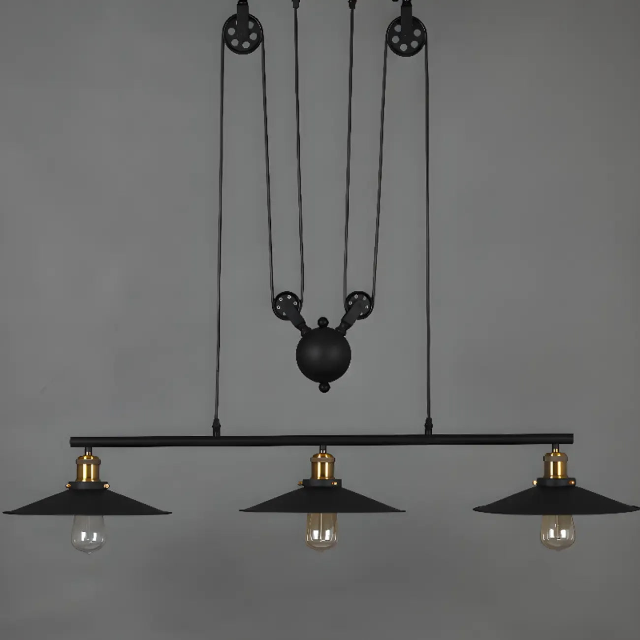 Suspension industrielle conique noire réglable pour îlot de cuisine