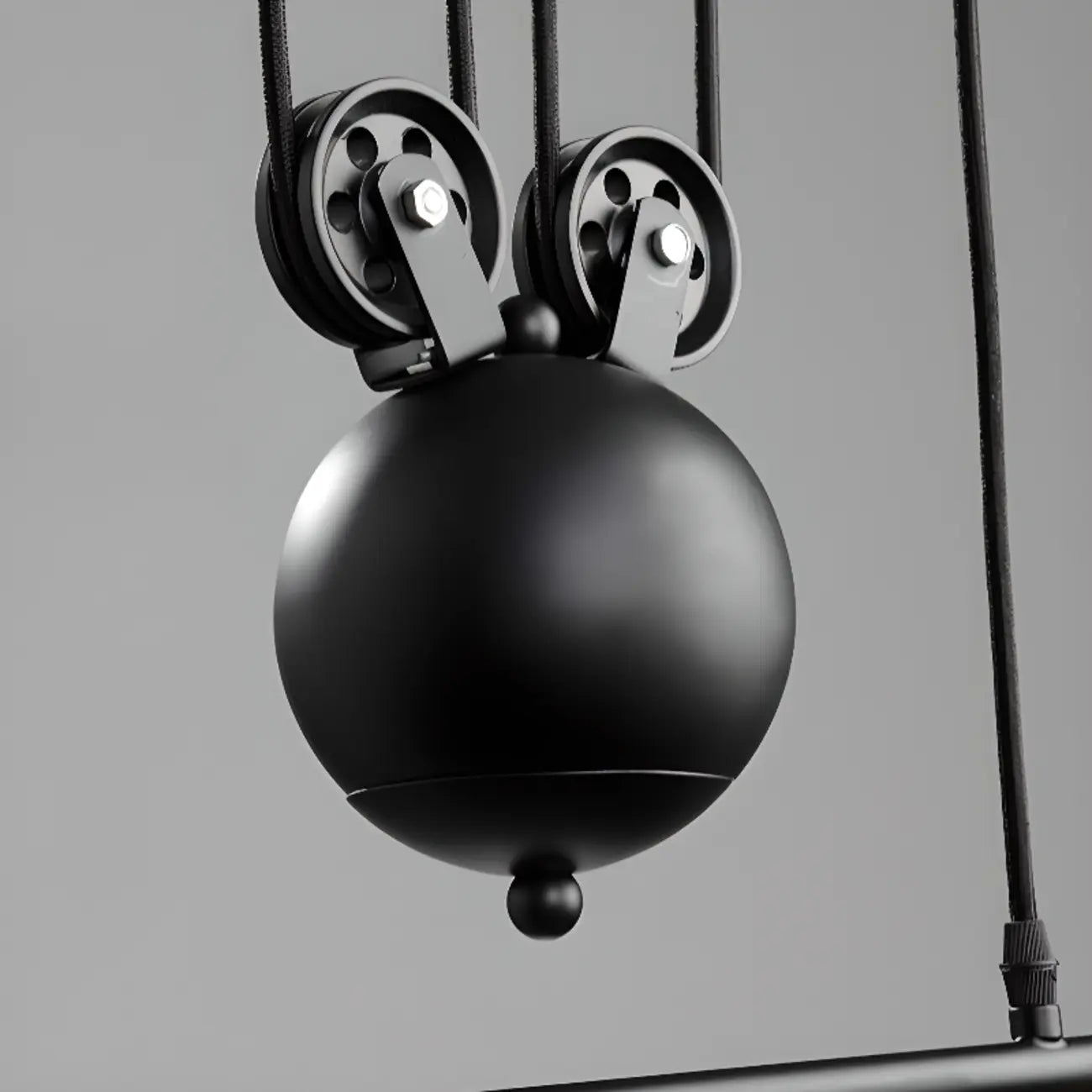 Suspension industrielle conique noire réglable pour îlot de cuisine