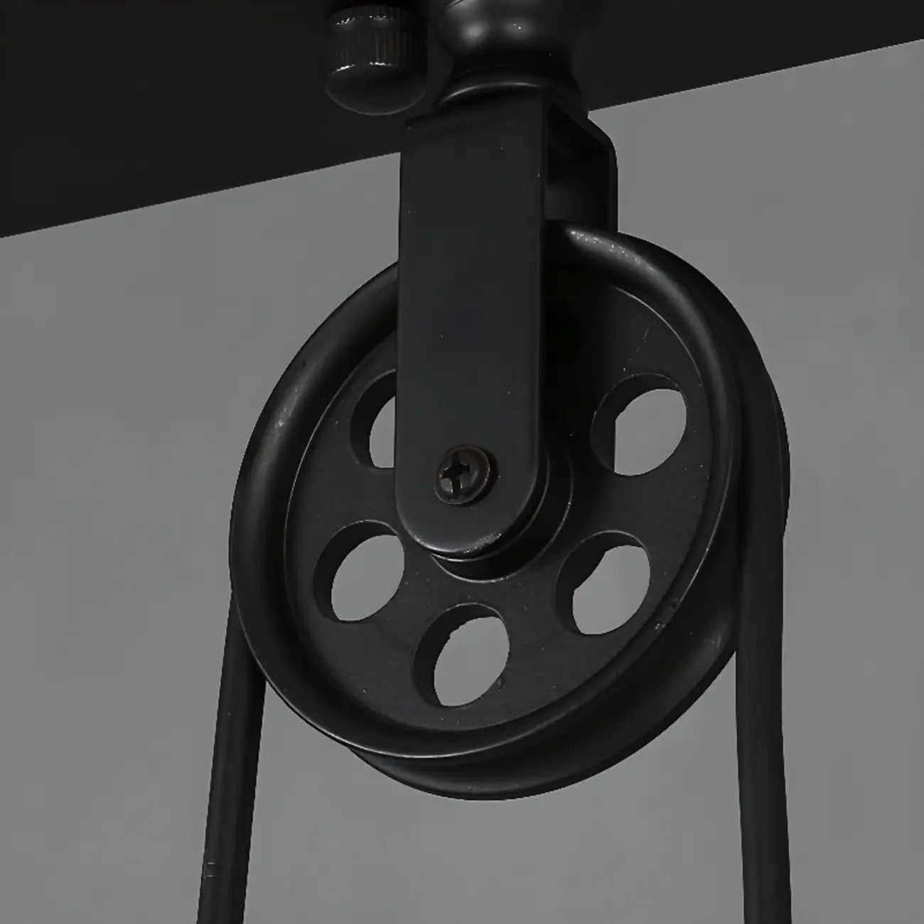 Suspension industrielle conique noire réglable pour îlot de cuisine