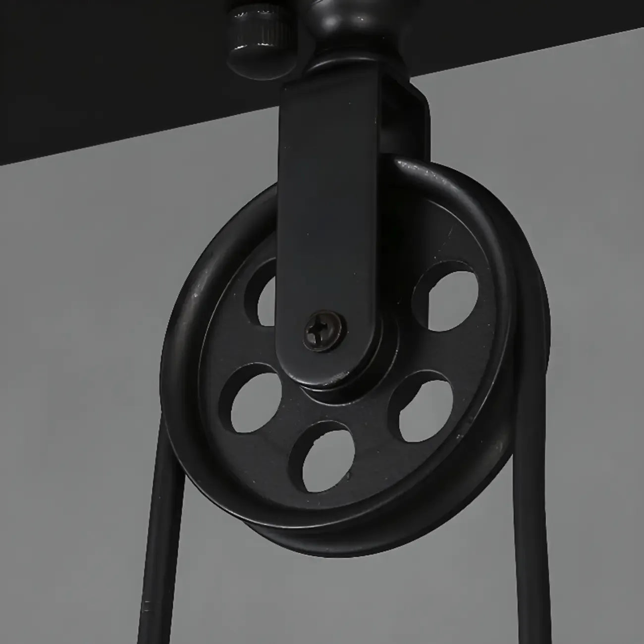 Suspension industrielle conique noire réglable pour îlot de cuisine