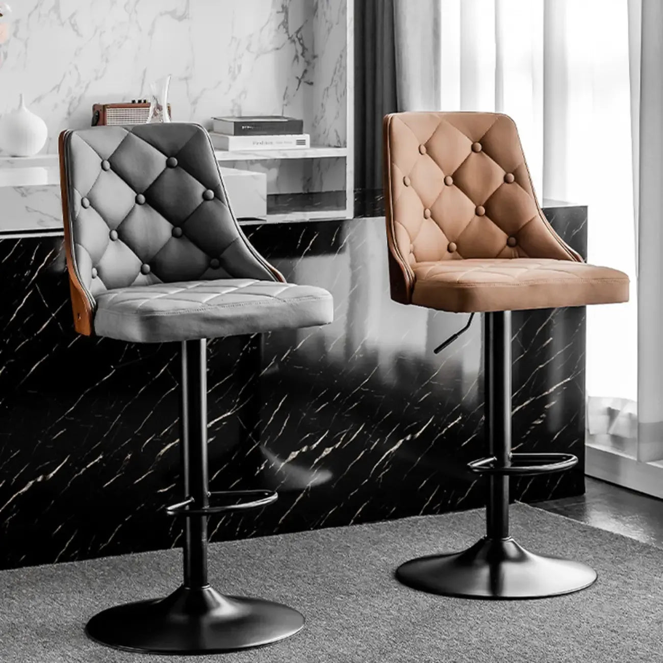 Tabouret de bar moderne réglable en cuir capitonné avec dossier haut