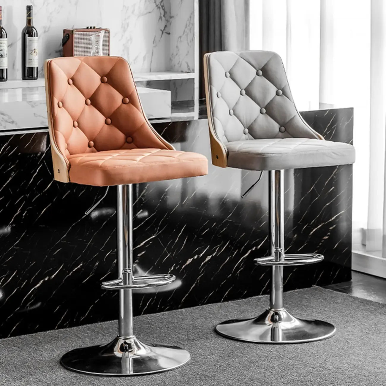 Tabouret de bar moderne réglable en cuir capitonné avec dossier haut