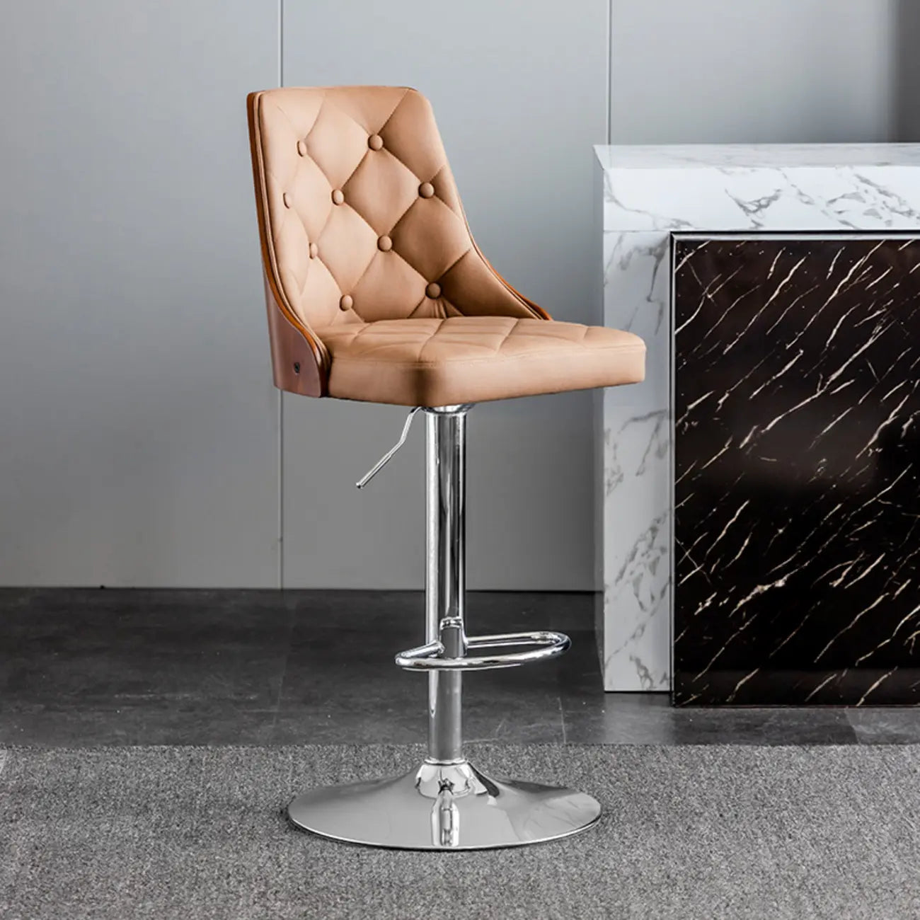 Tabouret de bar moderne réglable en cuir capitonné avec dossier haut