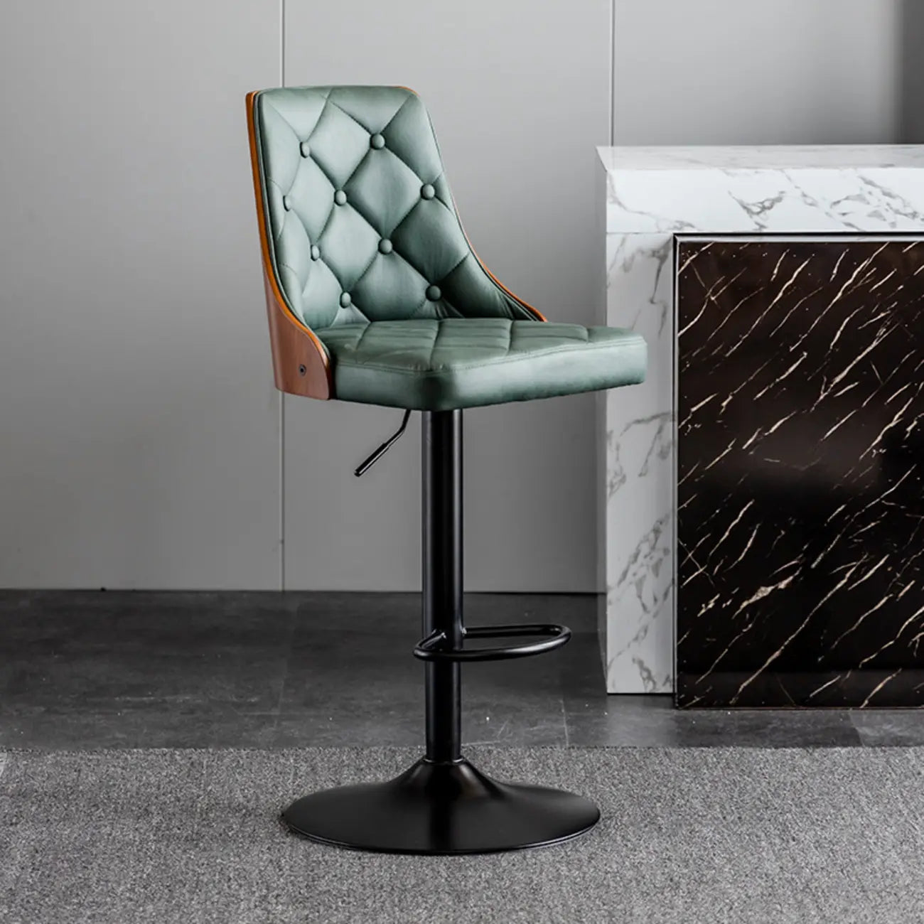 Tabouret de bar moderne réglable en cuir capitonné avec dossier haut