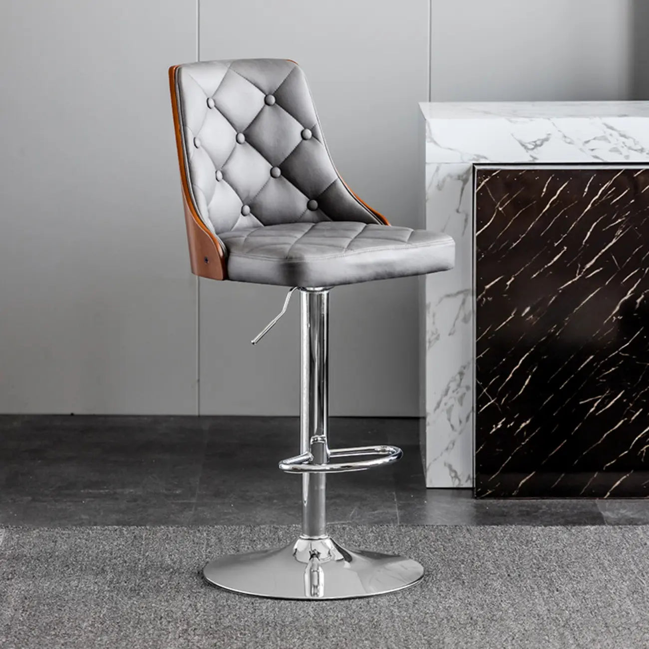 Tabouret de bar moderne réglable en cuir capitonné avec dossier haut