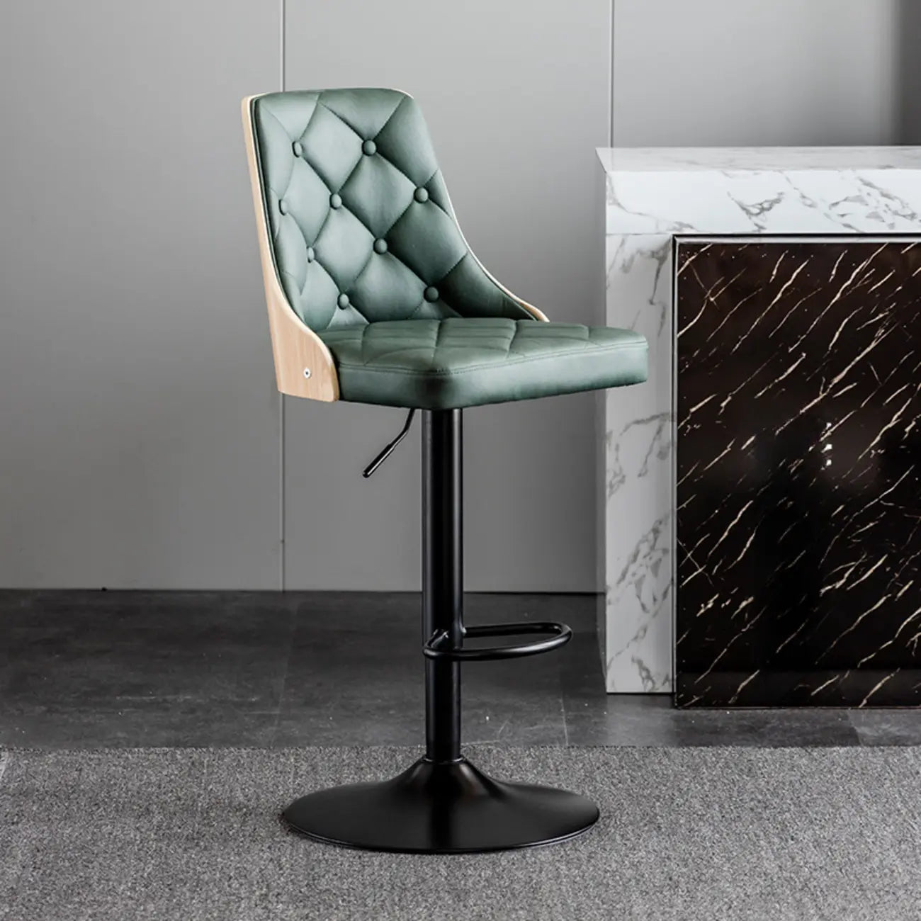 Tabouret de bar moderne réglable en cuir capitonné avec dossier haut